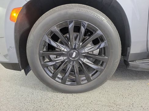 Used 2022 Cadillac Escalade Premium Luxury AWD/4WD image 9