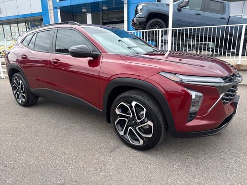 Used 2024 Chevrolet Trax RS w/ Sunroof Package image 7