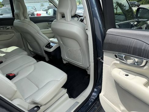 Used 2020 Volvo XC90 T6 Momentum AWD/4WD image 11