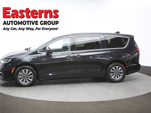 Used 2023 Chrysler Pacifica Touring-L image 56