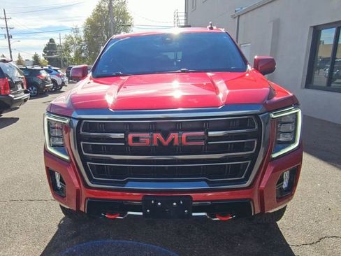 Used 2021 GMC Yukon XL AT4 w/ LPO, Illumination Package image 3