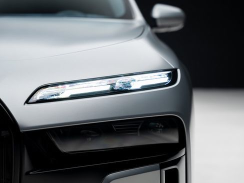 Used 2023 BMW i7 xDrive60 image 9