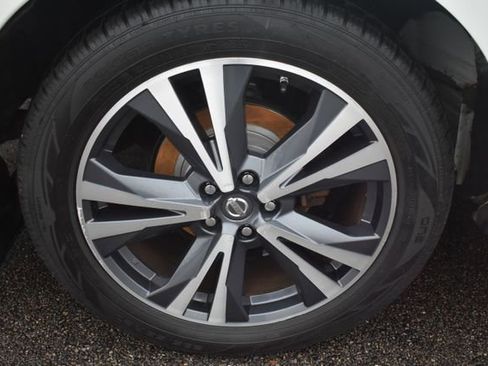 Used 2017 Nissan Pathfinder Platinum w/ Family Entertainment Package AWD/4WD image 58