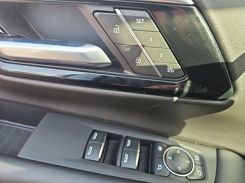 Used 2025 Chevrolet Tahoe Premier AWD/4WD image 25