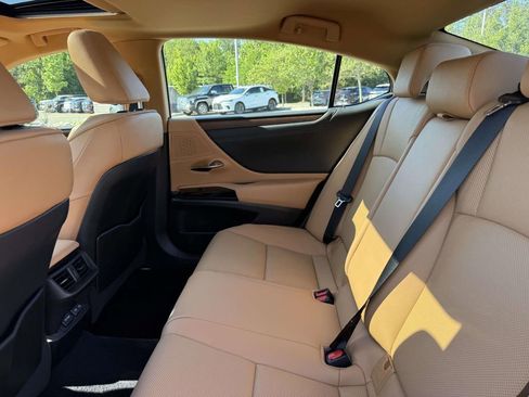 Used 2022 Lexus ES 350 w/ Premium Package FWD image 17