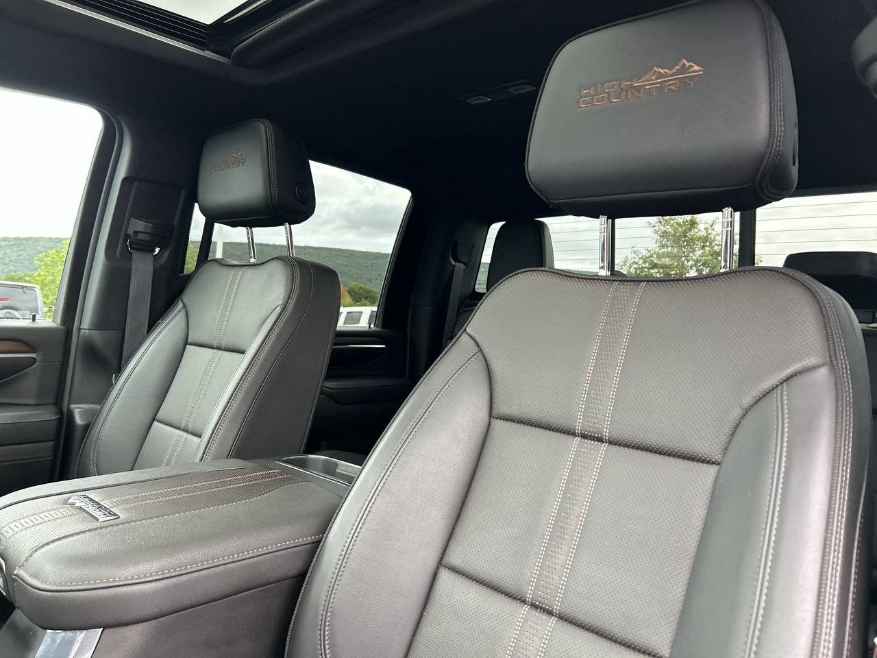 Used 2024 Chevrolet Silverado 2500 High Country w/ Technology Package AWD/4WD image 23