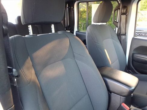 Used 2023 Jeep Gladiator Sport AWD/4WD image 30