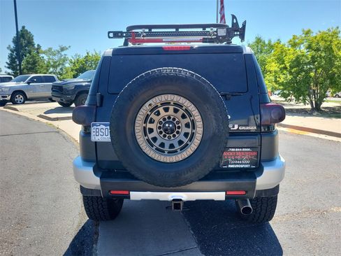Used 2013 Toyota FJ Cruiser 4WD image 6