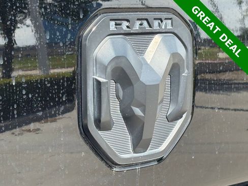 Used 2024 RAM 2500 Big Horn w/ Night Edition AWD/4WD image 11