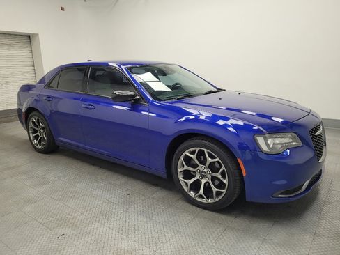 Used 2018 Chrysler 300 Touring w/ Sport Appearance Package image 11