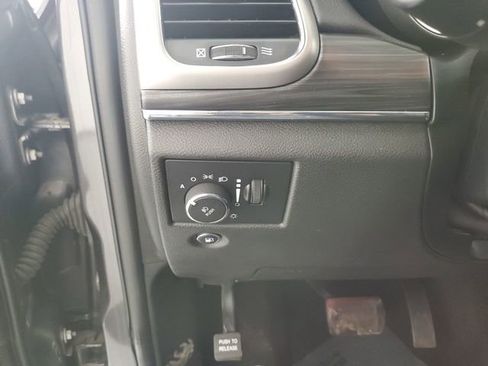 Used 2019 Jeep Grand Cherokee Limited image 14