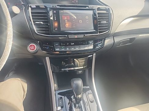 Used 2017 Honda Accord EX-L image 23
