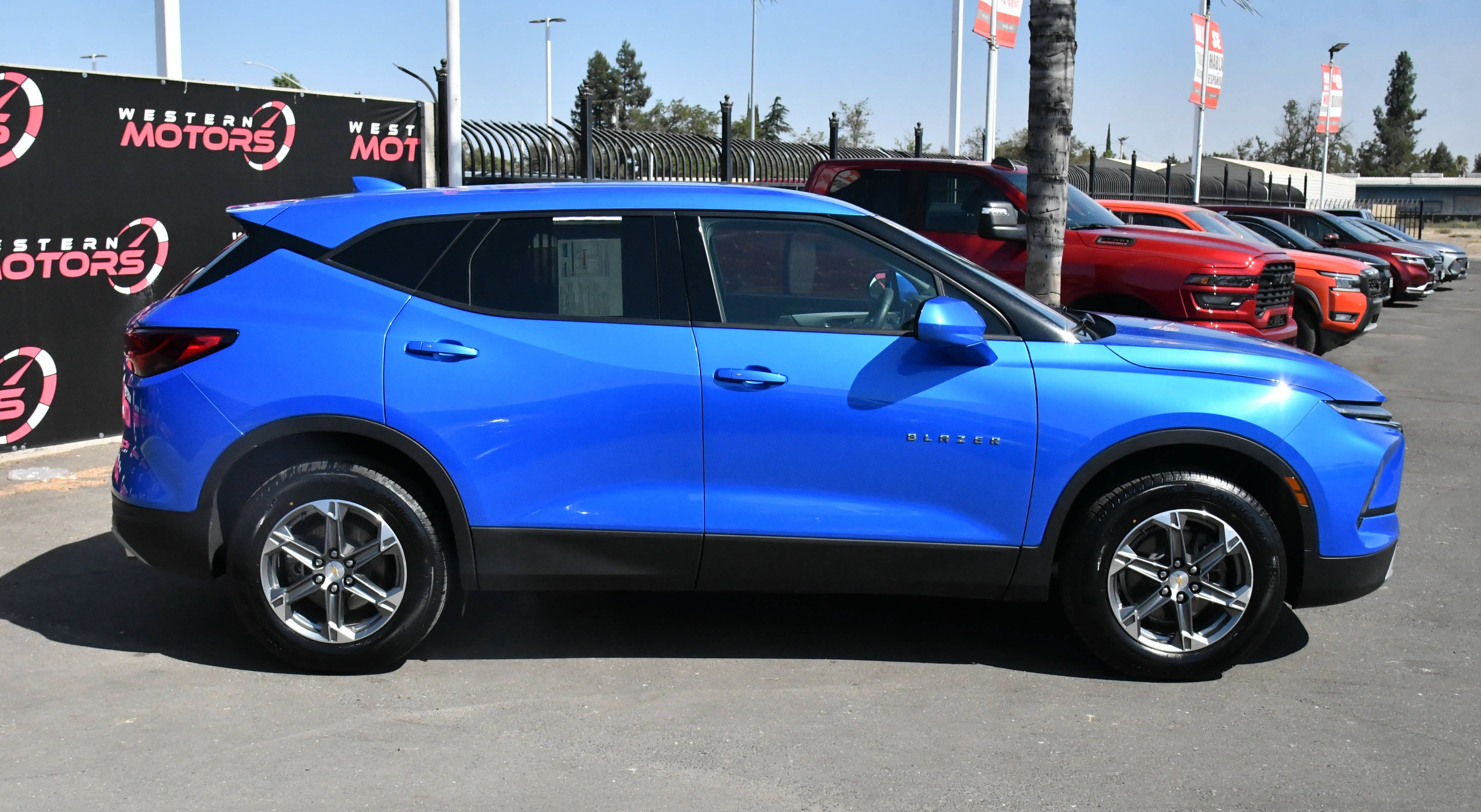 Used 2025 Chevrolet Blazer LT FWD image 9