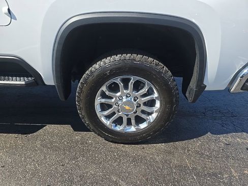 Used 2025 Chevrolet Silverado 2500 LTZ w/ LTZ Premium Package AWD/4WD image 5