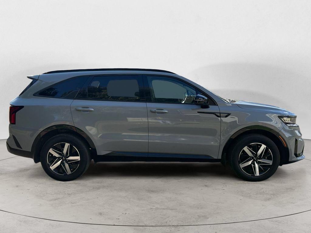 Used 2022 Kia Sorento EX w/ Panoramic Sunroof Package FWD image 4