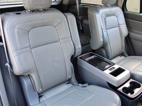 Used 2020 Lincoln Aviator Reserve w/ Equipment Group 202A image 17