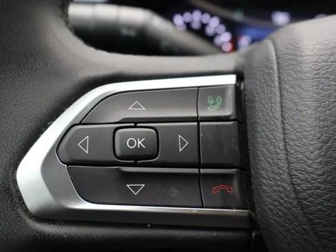 Used 2024 Jeep Compass Latitude AWD/4WD image 24