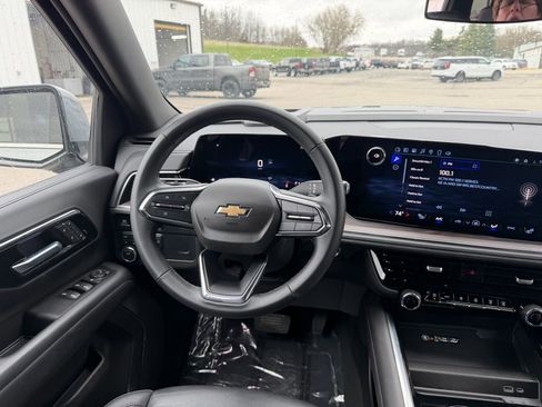Used 2025 Chevrolet Tahoe LT AWD/4WD image 16