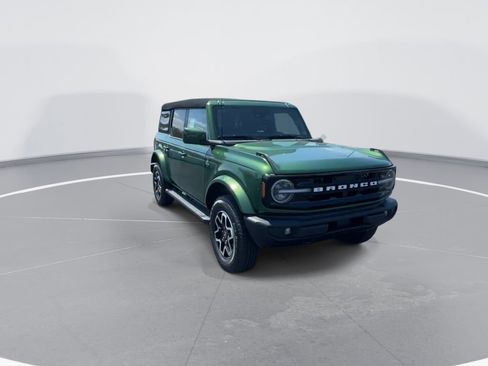 Used 2024 Ford Bronco Outer Banks AWD/4WD image 2