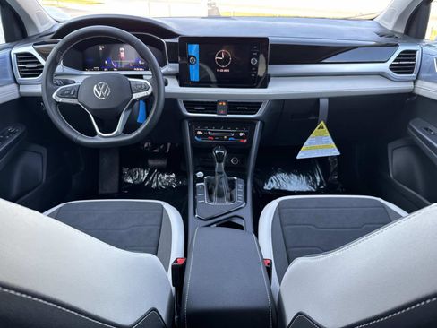 New 2026 Volkswagen Taos SE image 16