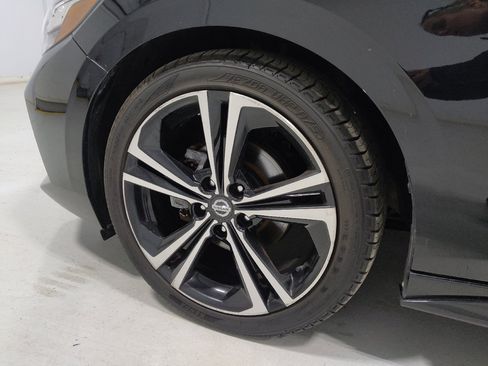 Used 2022 Nissan Sentra SR w/ Electronics Package FWD image 31