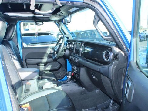 Used 2022 Jeep Wrangler Unlimited Sahara image 12