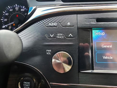 Used 2013 Toyota Avalon XLE image 31