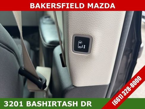 Used 2022 Chrysler Voyager LX image 17