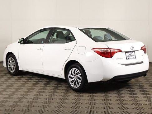 Used 2019 Toyota Corolla LE w/ Carpet Mat Package (TMS) FWD image 6