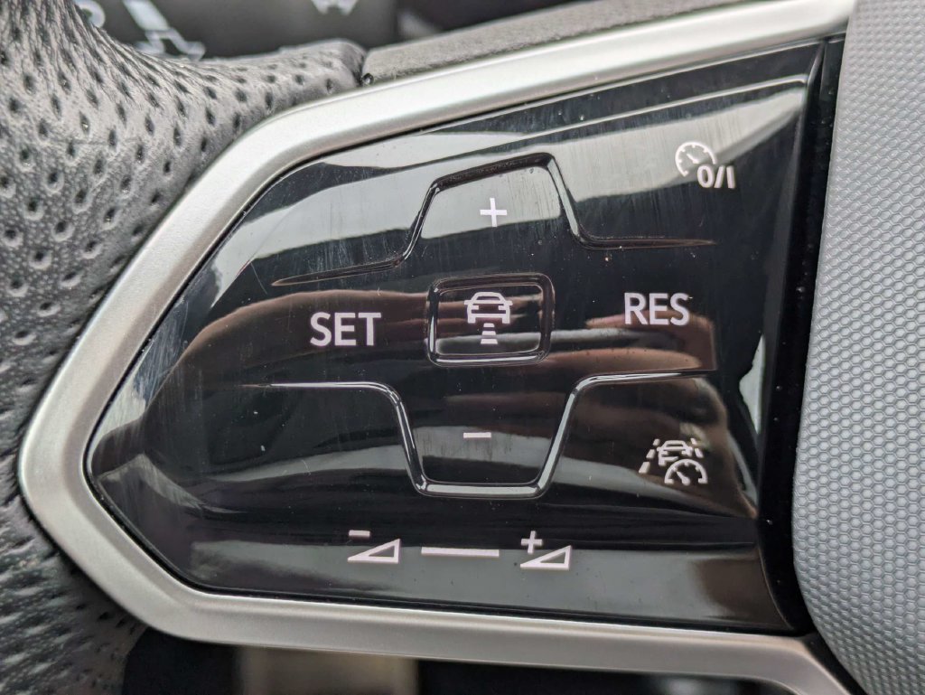 Certified 2024 Volkswagen Tiguan SE R-Line FWD image 29