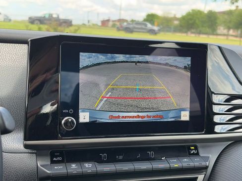 Used 2025 Toyota Camry SE FWD image 19