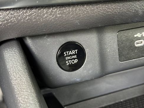 Used 2024 Nissan Rogue SV w/ SV Premium Package image 5