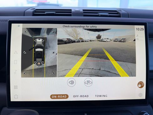 New 2026 Land Rover Defender 110 X-Dynamic SE image 18