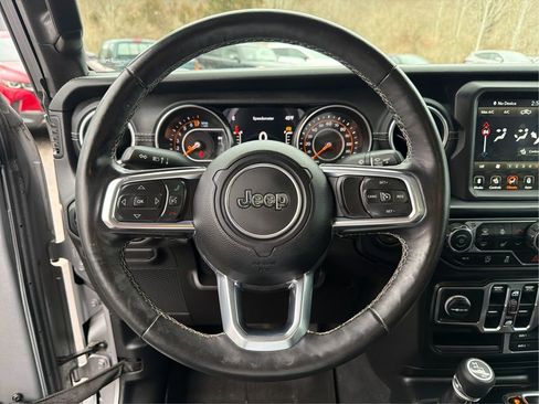 Used 2020 Jeep Gladiator Overland image 19