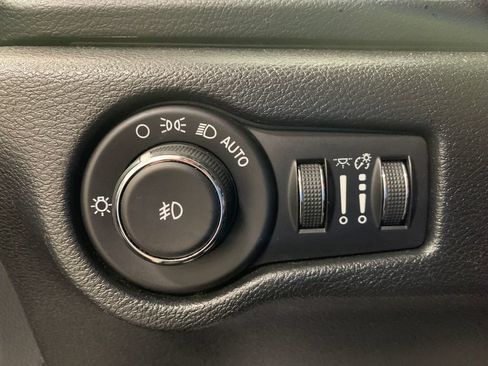 Used 2018 Chrysler Pacifica Touring Plus w/ S Appearance Package FWD image 13
