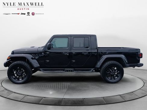 Used 2025 Jeep Gladiator Sport AWD/4WD image 13