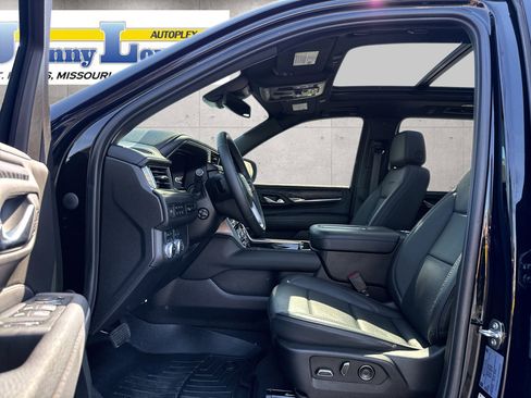 Used 2023 GMC Yukon XL Denali image 11