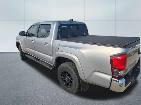 Used 2020 Toyota Tacoma SR5 AWD/4WD image 3