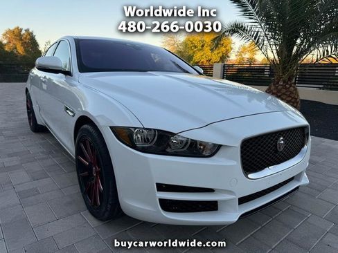 Used 2017 Jaguar XE image 1