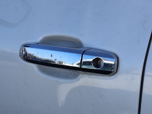 Used 2017 Chevrolet Silverado 1500 High Country image 23