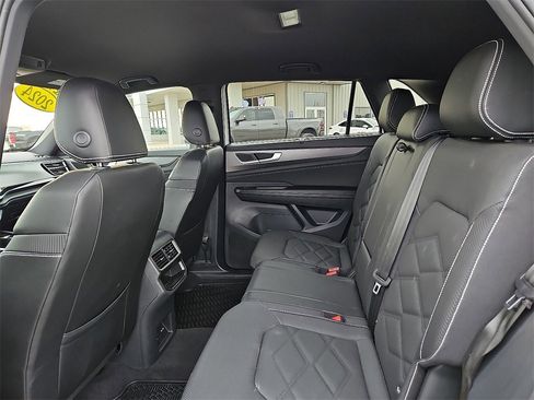 Used 2024 Volkswagen Atlas Cross Sport SE image 19