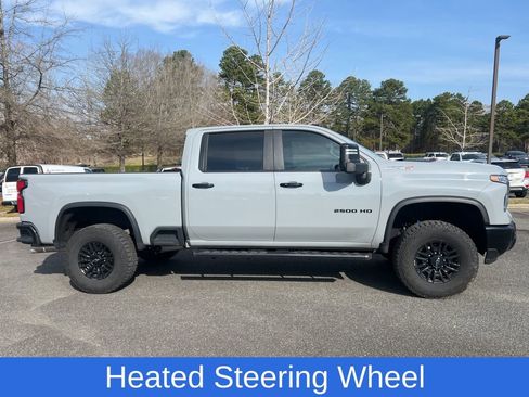 Used 2024 Chevrolet Silverado 2500 ZR2 w/ Technology Package image 5