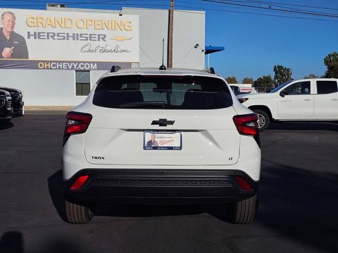 New 2026 Chevrolet Trax LT w/ Driver Confidence Package FWD image 5