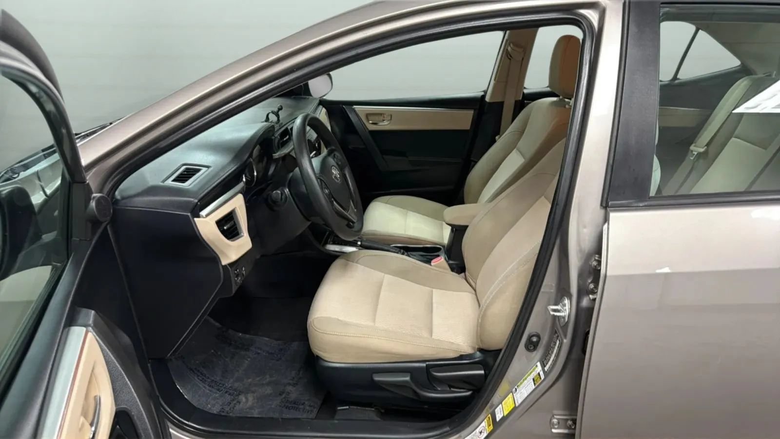 Used 2014 Toyota Corolla LE FWD image 20