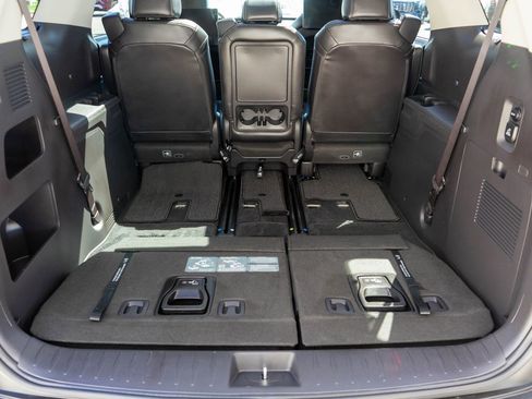 Certified 2025 Kia Carnival SX FWD image 36