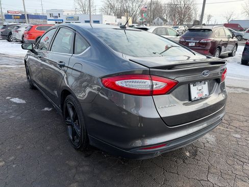 Used 2016 Ford Fusion SE image 5