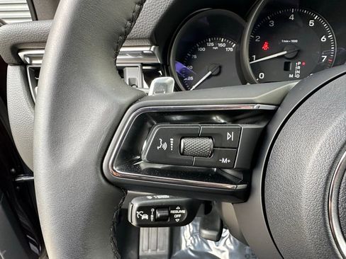 Certified 2026 Porsche Macan AWD/4WD image 18