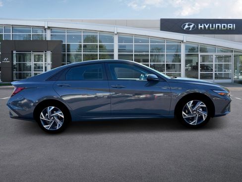 New 2025 Hyundai Elantra Sport image 9
