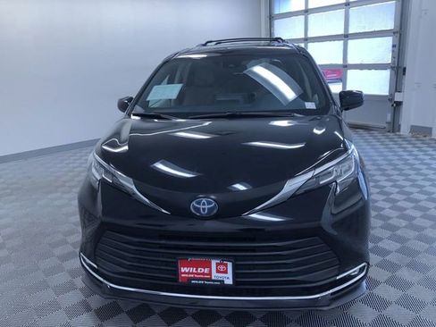 Used 2023 Toyota Sienna XLE image 14