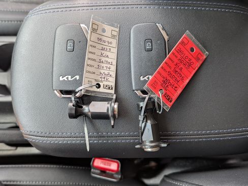 Used 2023 Kia Seltos S FWD image 32
